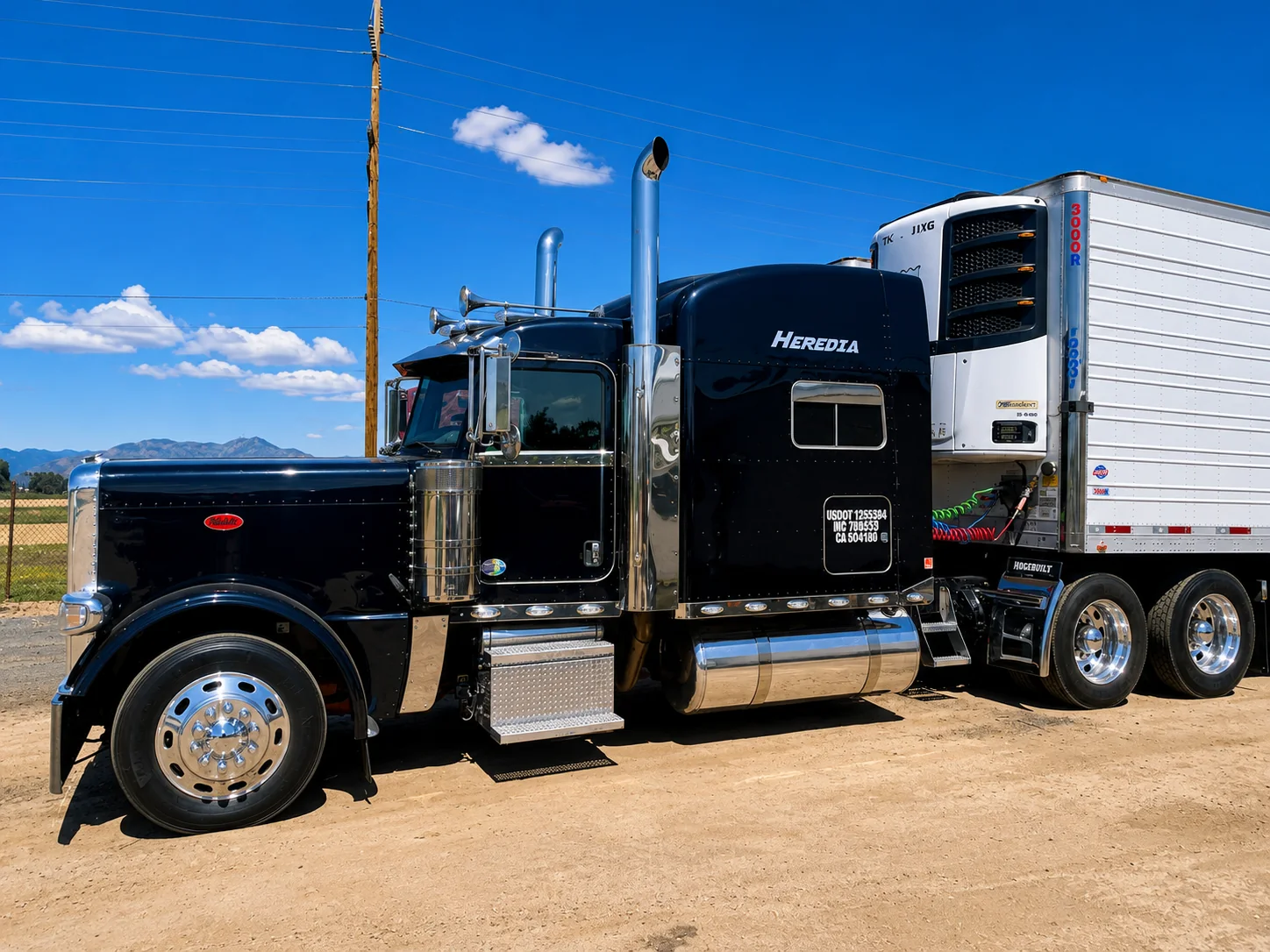 Peterbilt negro en carretera